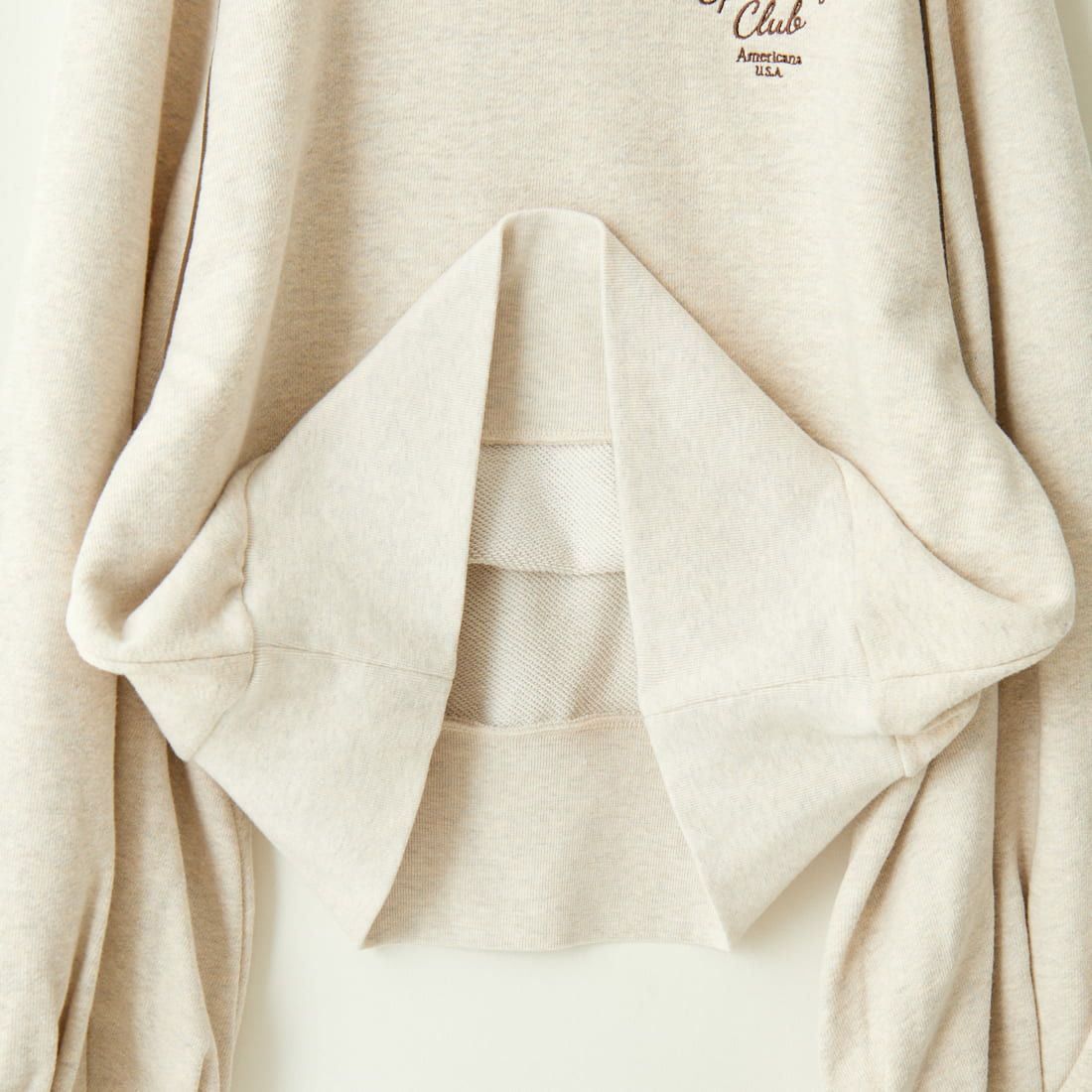 Americana × JEANS FACTORY [アメリカーナ × ジーンズファクトリー] 別注 ボリュームスリーブ ワンポイントロゴ刺繍ラグランスウェット [ASO-746-1-JF] ｵｰﾄﾐｰﾙ