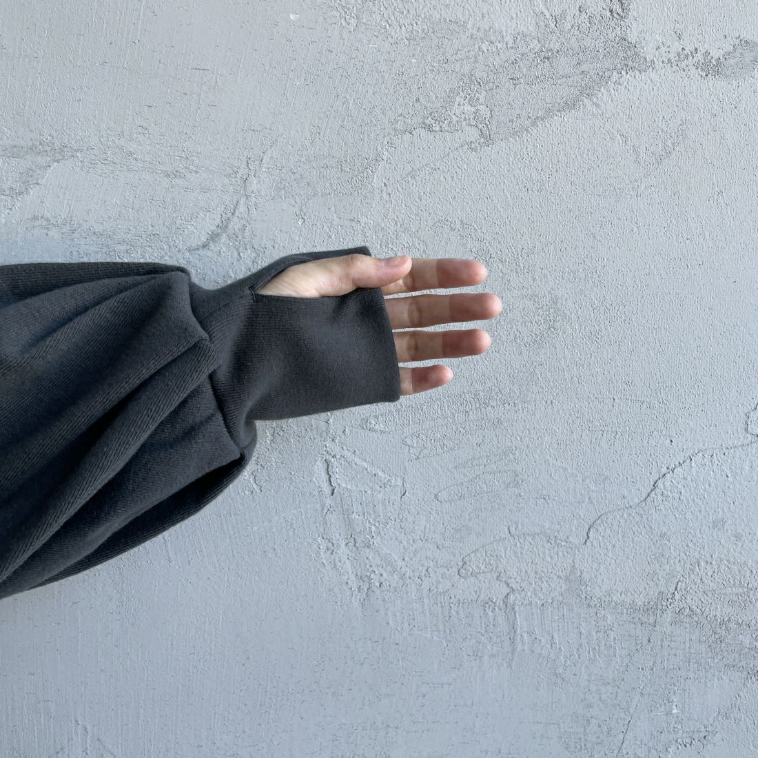 Americana × JEANS FACTORY [アメリカーナ × ジーンズファクトリー] 別注 ボリュームスリーブ ロゴプリントラグランスウェット [ASO-746-2-JF] ﾁｬｺｰﾙ