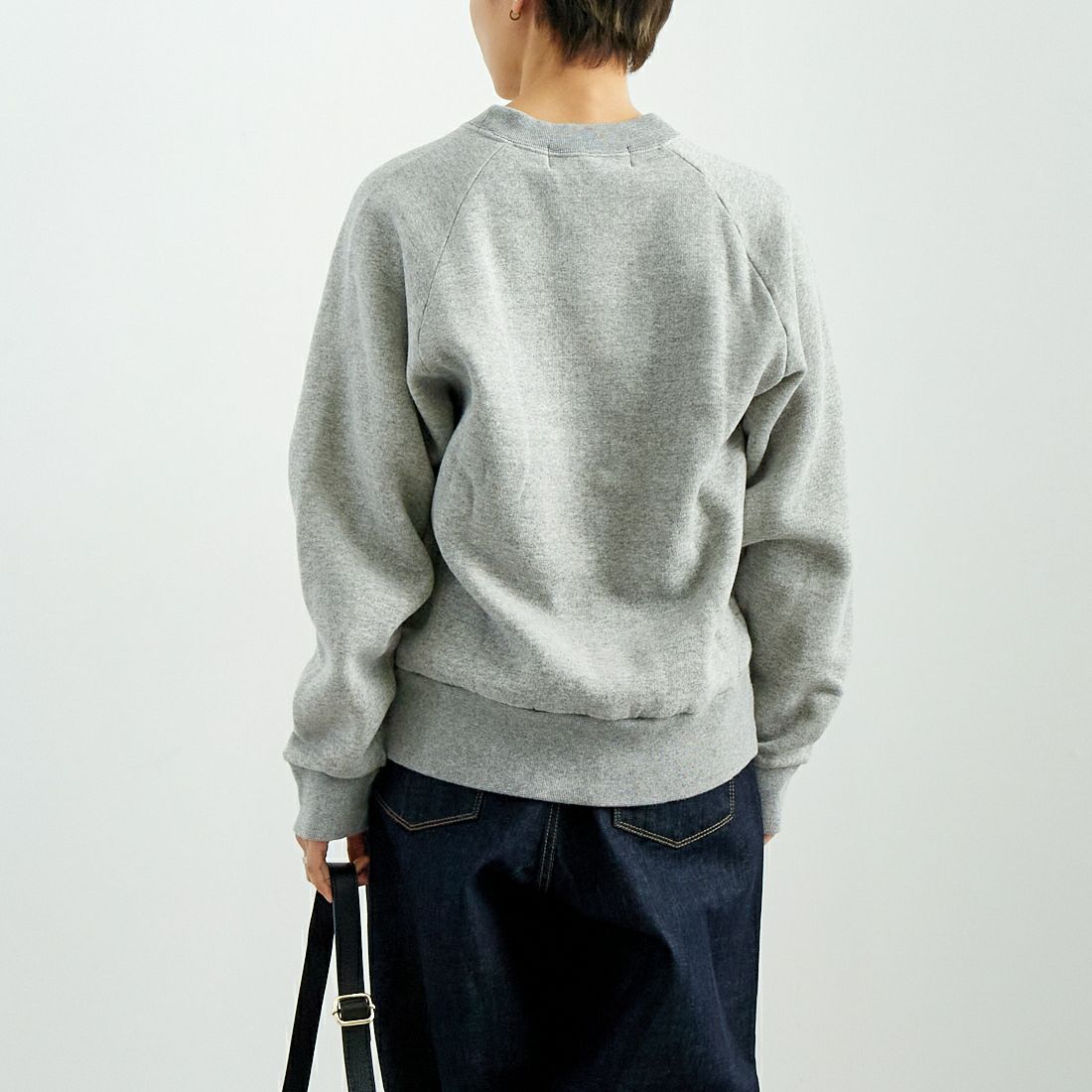 THE SHINZONE [ザ シンゾーン] コモンスウェットシャツ [22AMSCU01] 06 GRAY &&モデル身長：160cm 着用サイズ：F0&&