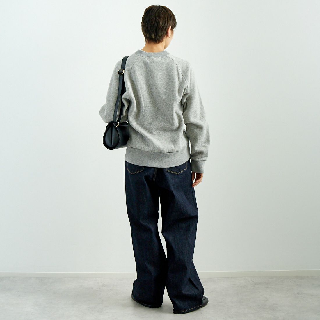 THE SHINZONE [ザ シンゾーン] コモンスウェットシャツ [22AMSCU01] 06 GRAY &&モデル身長：160cm 着用サイズ：F0&&