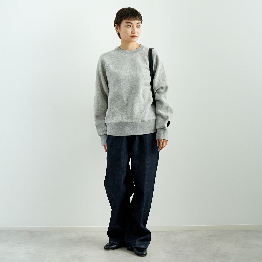 THE SHINZONE [ザ シンゾーン] コモンスウェットシャツ [22AMSCU01] 06 GRAY &&モデル身長：160cm 着用サイズ：F0&&