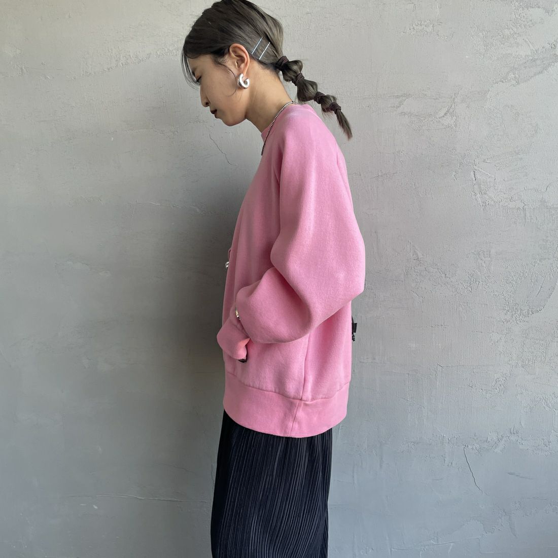 THE SHINZONE [ザ シンゾーン] コモンスウェットシャツ [22AMSCU02] 15 PINK &&モデル身長：150cm 着用サイズ：F0&&