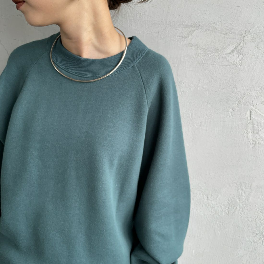 THE SHINZONE [ザ シンゾーン] コモンスウェットシャツ [22AMSCU02] 76 MOSS GR &&モデル身長：150cm 着用サイズ：F0&&