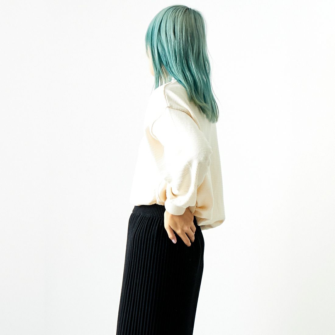 tumugu: [ツムグ] ワッフル裏毛プルオーバー [TC24217] 06 KINARI &&モデル身長：167cm 着用サイズ：F&&