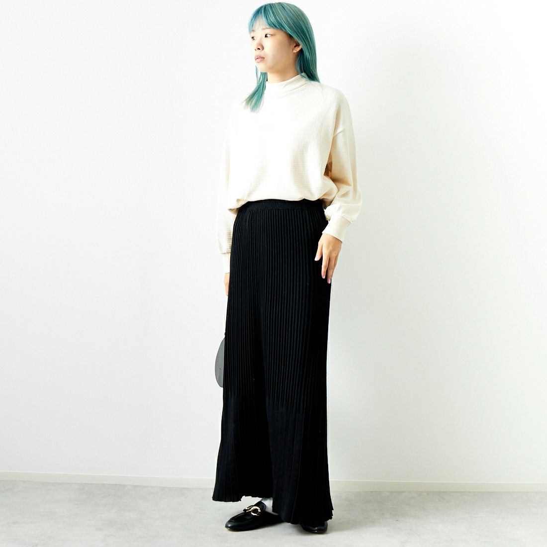tumugu: [ツムグ] ワッフル裏毛プルオーバー [TC24217] 06 KINARI &&モデル身長：167cm 着用サイズ：F&&