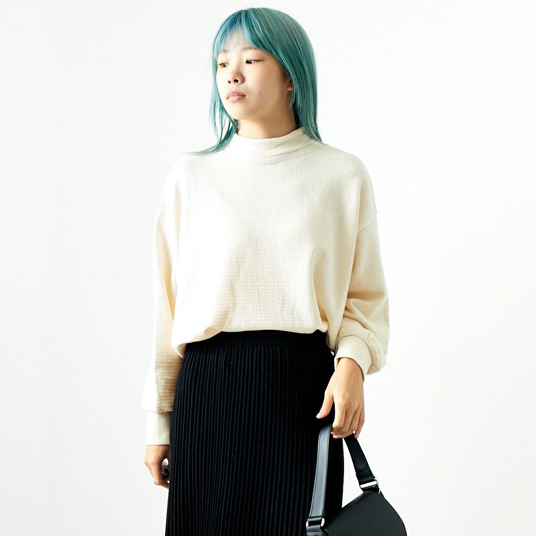 tumugu: [ツムグ] ワッフル裏毛プルオーバー [TC24217] 06 KINARI &&モデル身長：167cm 着用サイズ：F&&