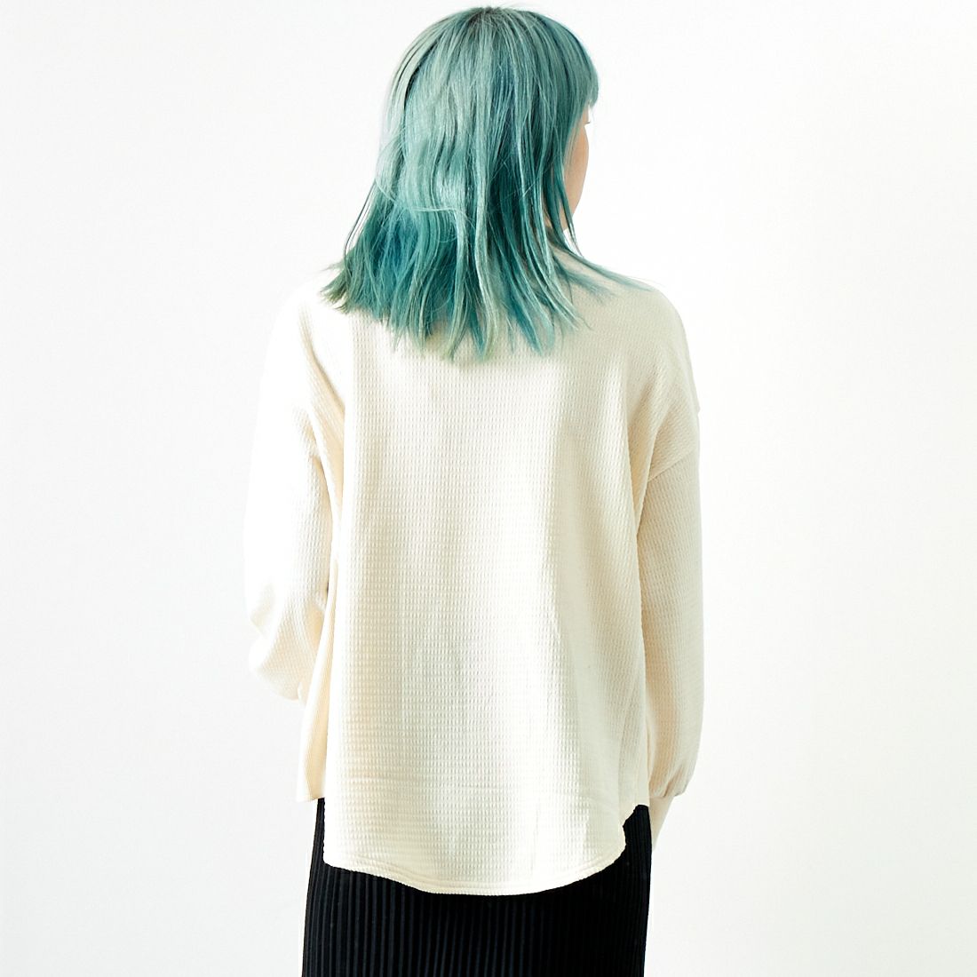 tumugu: [ツムグ] ワッフル裏毛プルオーバー [TC24217] 06 KINARI &&モデル身長：167cm 着用サイズ：F&&