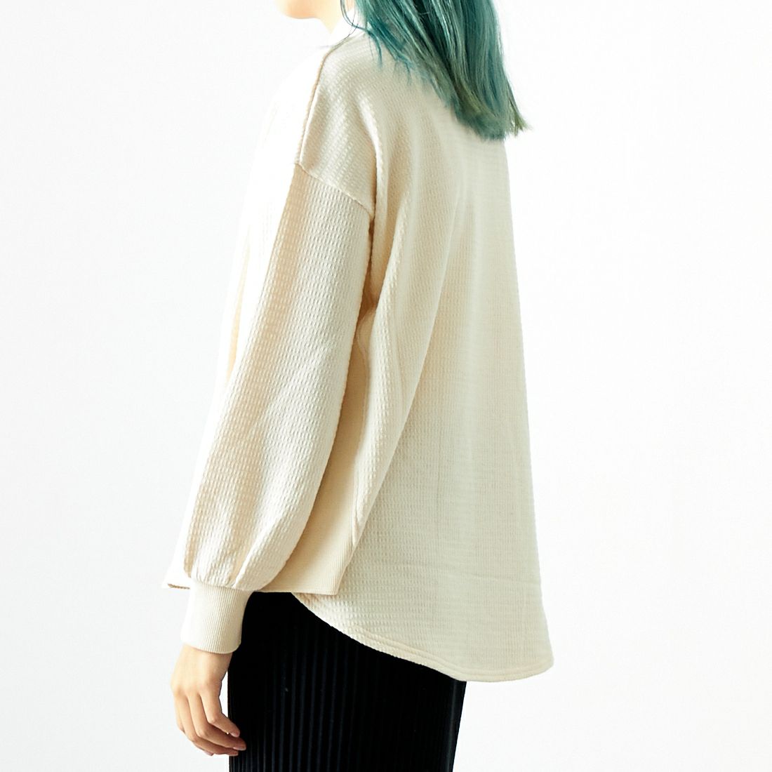 tumugu: [ツムグ] ワッフル裏毛プルオーバー [TC24217] 06 KINARI &&モデル身長：167cm 着用サイズ：F&&