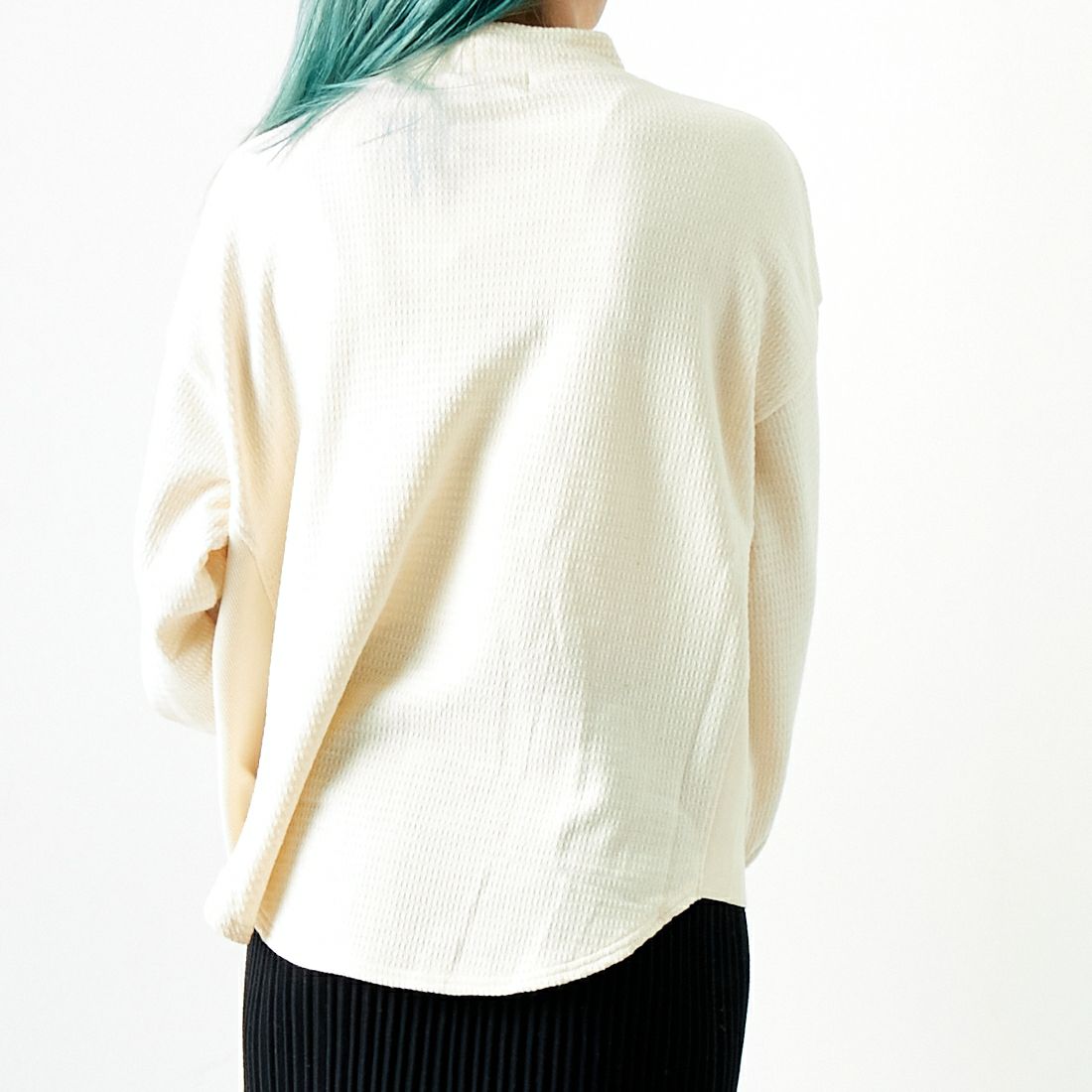 tumugu: [ツムグ] ワッフル裏毛プルオーバー [TC24217] 06 KINARI &&モデル身長：167cm 着用サイズ：F&&