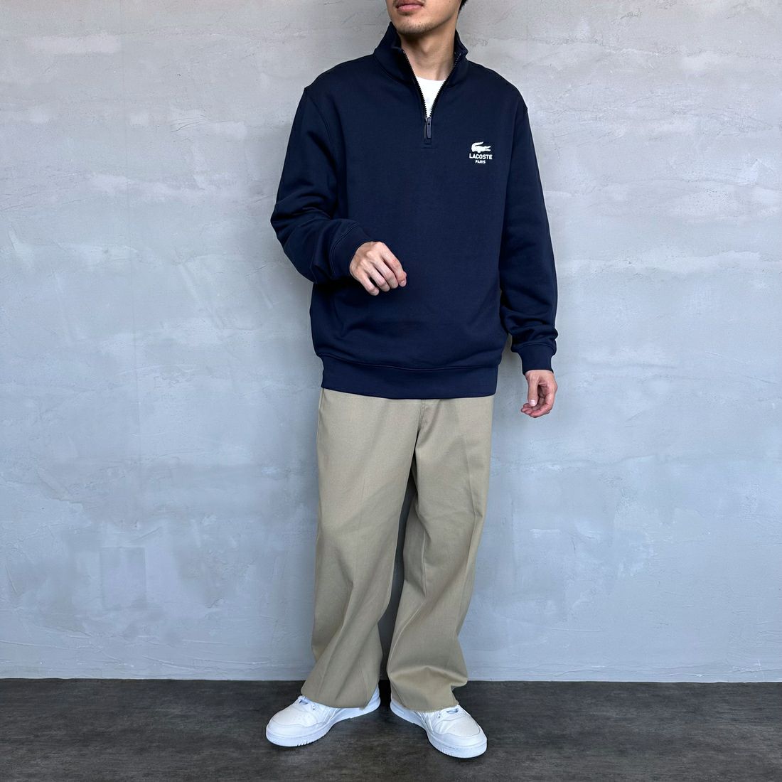 LACOSTE [ラコステ] ワンポイントプリントハーフジップスウェット [SH2735] 166 NAVY B &&モデル身長：168cm 着用サイズ：L&&