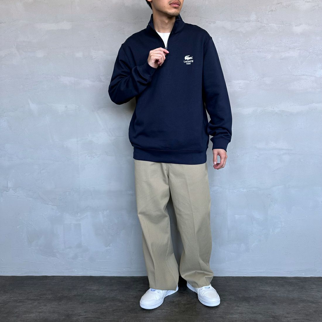 LACOSTE [ラコステ] ワンポイントプリントハーフジップスウェット [SH2735] 166 NAVY B &&モデル身長：168cm 着用サイズ：L&&
