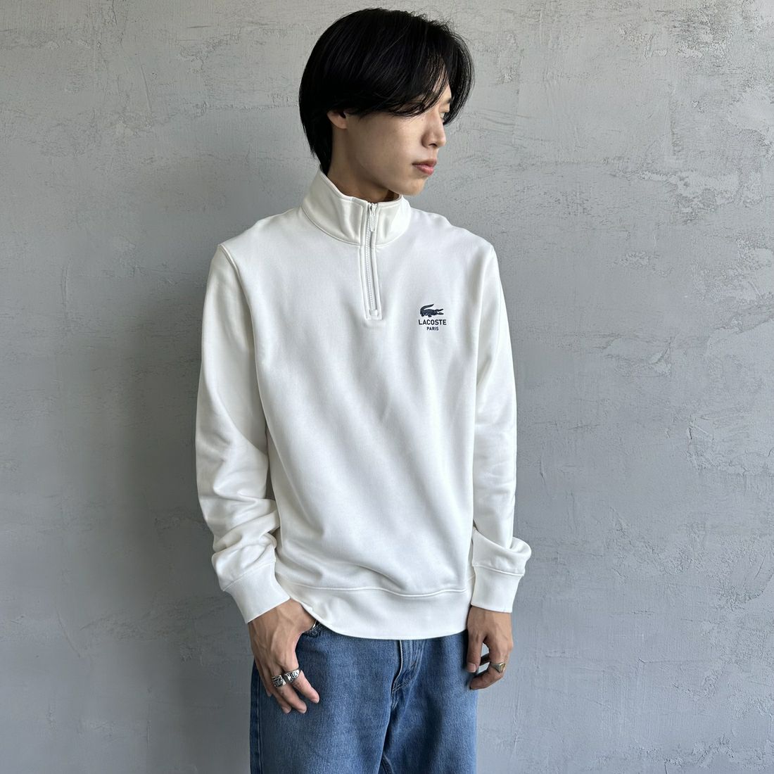 LACOSTE [ラコステ] ワンポイントプリントハーフジップスウェット [SH2735] 70V FLOUR &&モデル身長：179cm 着用サイズ：M&&