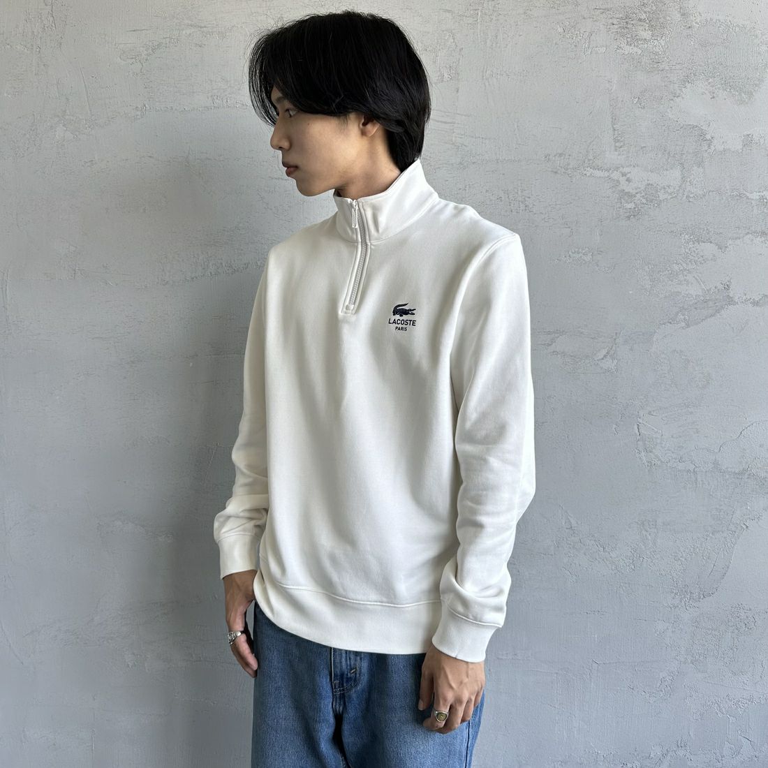 LACOSTE [ラコステ] ワンポイントプリントハーフジップスウェット [SH2735] 70V FLOUR &&モデル身長：179cm 着用サイズ：M&&