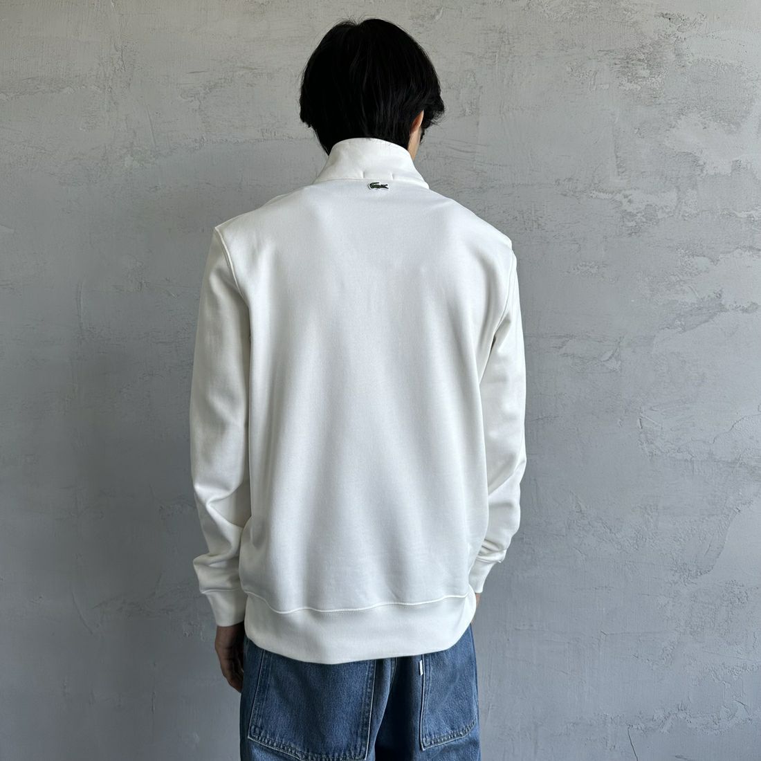 LACOSTE [ラコステ] ワンポイントプリントハーフジップスウェット [SH2735] 70V FLOUR &&モデル身長：179cm 着用サイズ：M&&