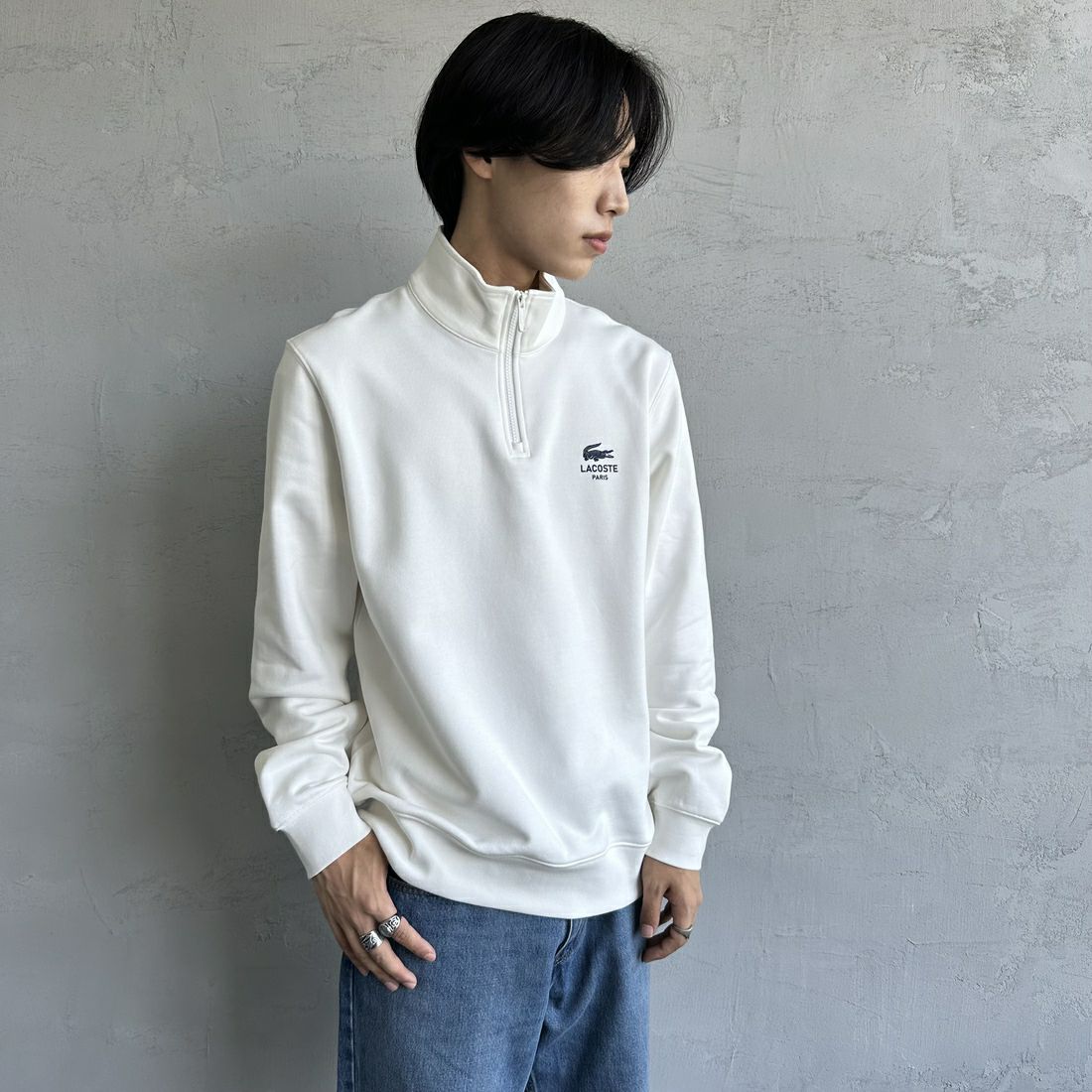 LACOSTE [ラコステ] ワンポイントプリントハーフジップスウェット [SH2735] 70V FLOUR &&モデル身長：179cm 着用サイズ：L&&