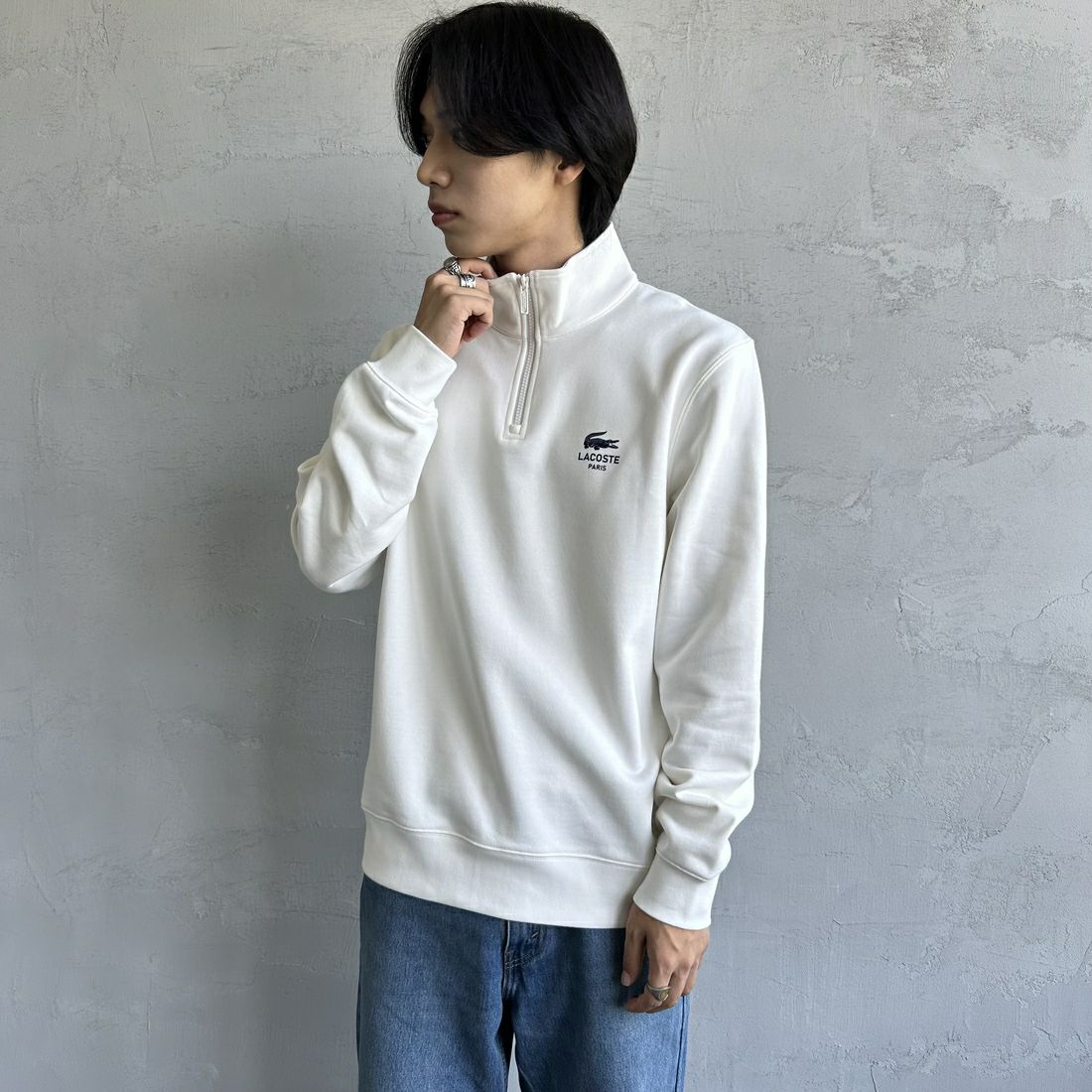 LACOSTE [ラコステ] ワンポイントプリントハーフジップスウェット [SH2735] 70V FLOUR &&モデル身長：179cm 着用サイズ：L&&