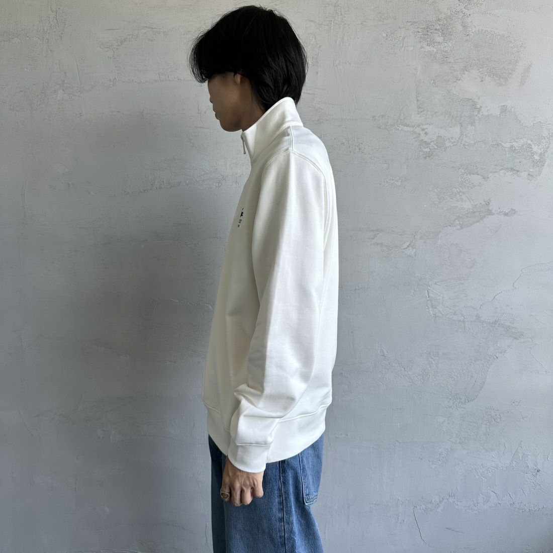 LACOSTE [ラコステ] ワンポイントプリントハーフジップスウェット [SH2735] 70V FLOUR &&モデル身長：179cm 着用サイズ：L&&