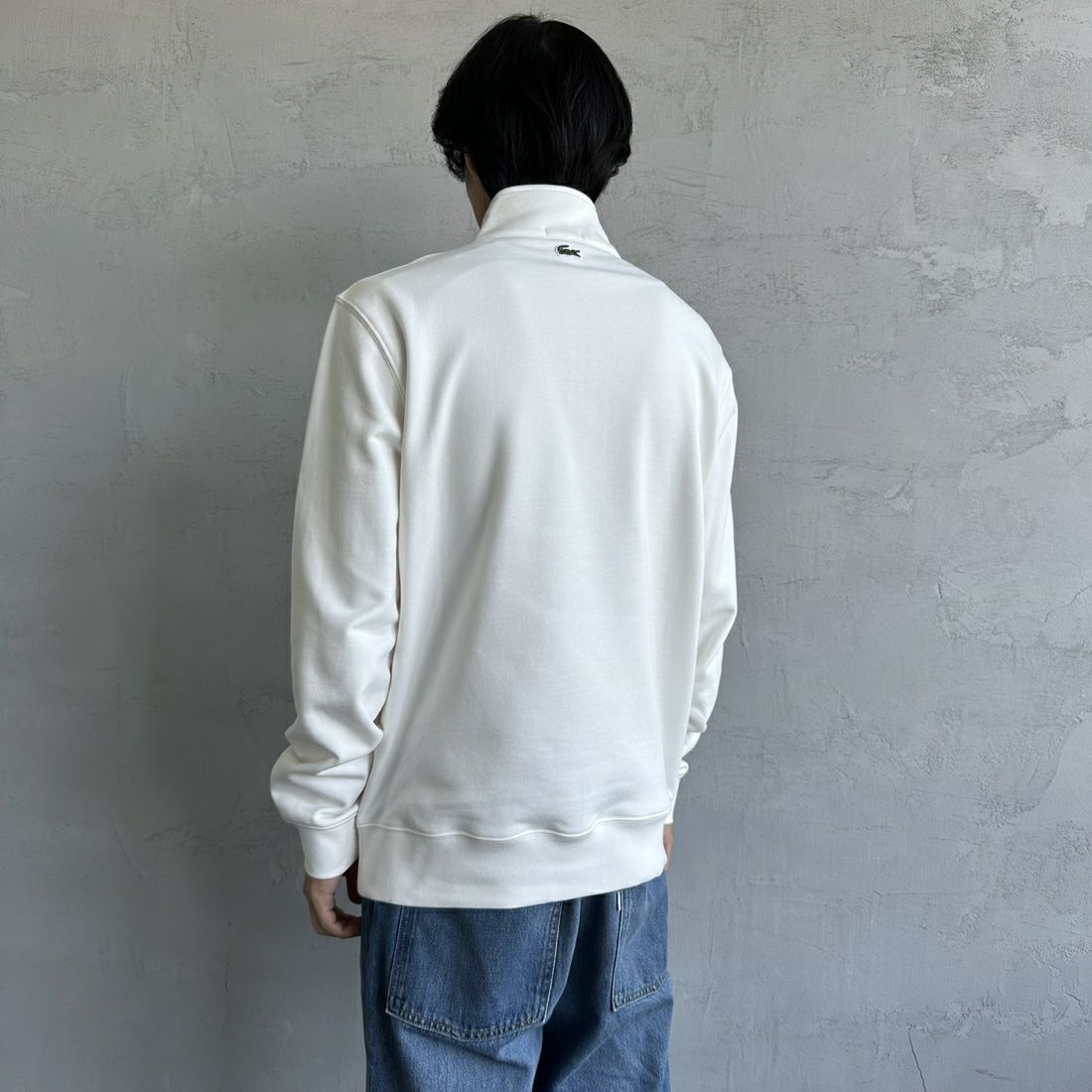 LACOSTE [ラコステ] ワンポイントプリントハーフジップスウェット [SH2735] 70V FLOUR &&モデル身長：179cm 着用サイズ：L&&