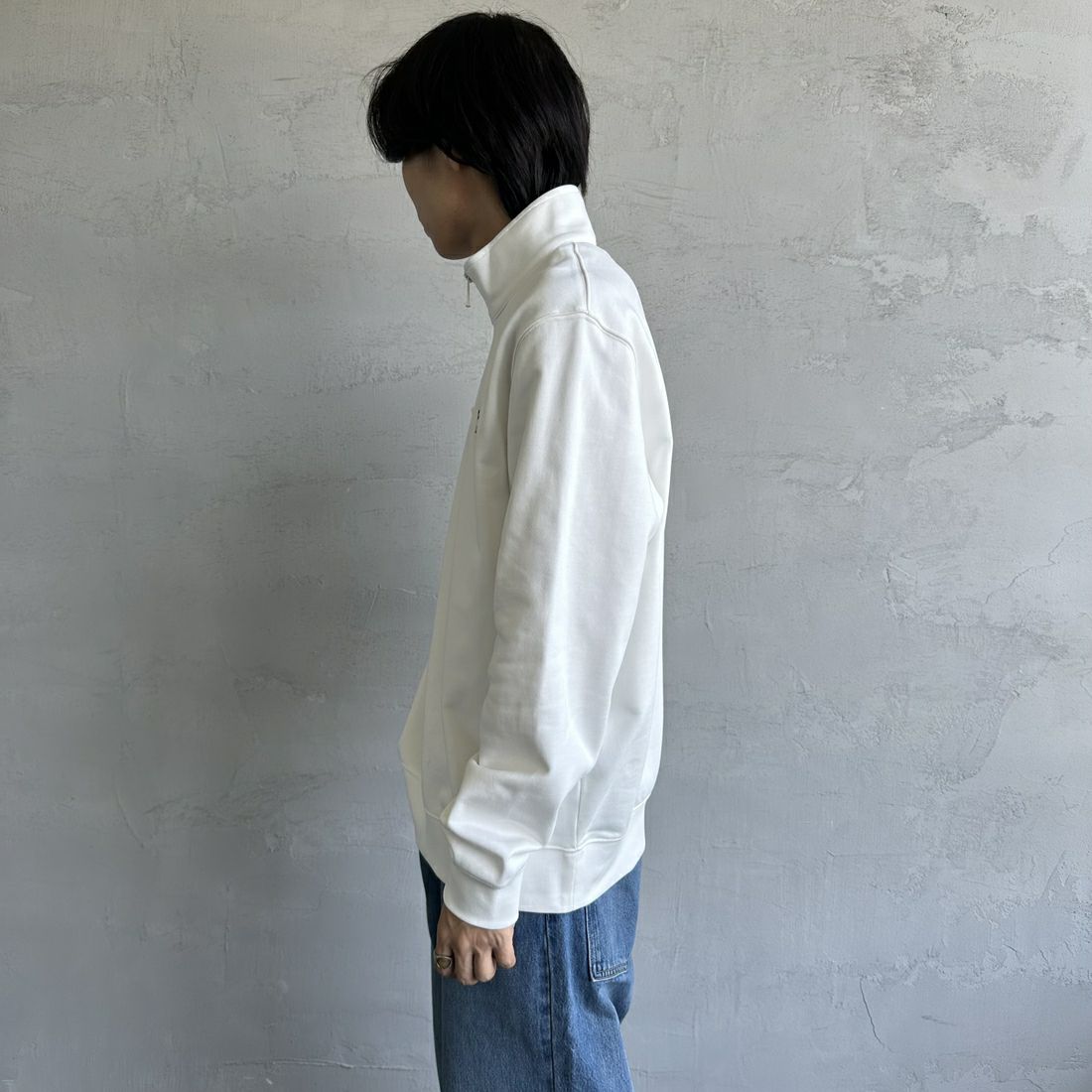 LACOSTE [ラコステ] ワンポイントプリントハーフジップスウェット [SH2735] 70V FLOUR &&モデル身長：179cm 着用サイズ：XL&&