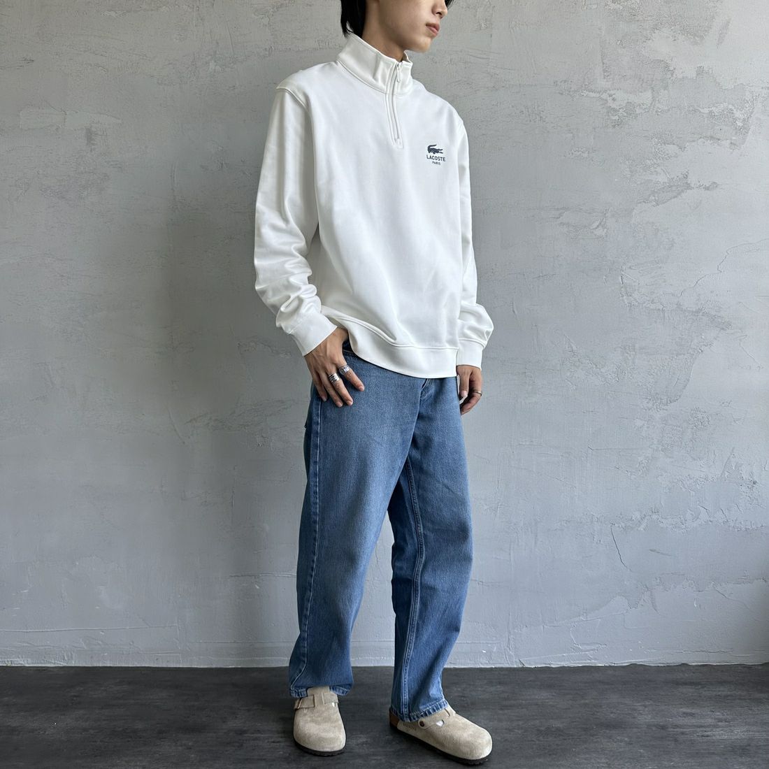 LACOSTE [ラコステ] ワンポイントプリントハーフジップスウェット [SH2735] 70V FLOUR &&モデル身長：179cm 着用サイズ：XL&&