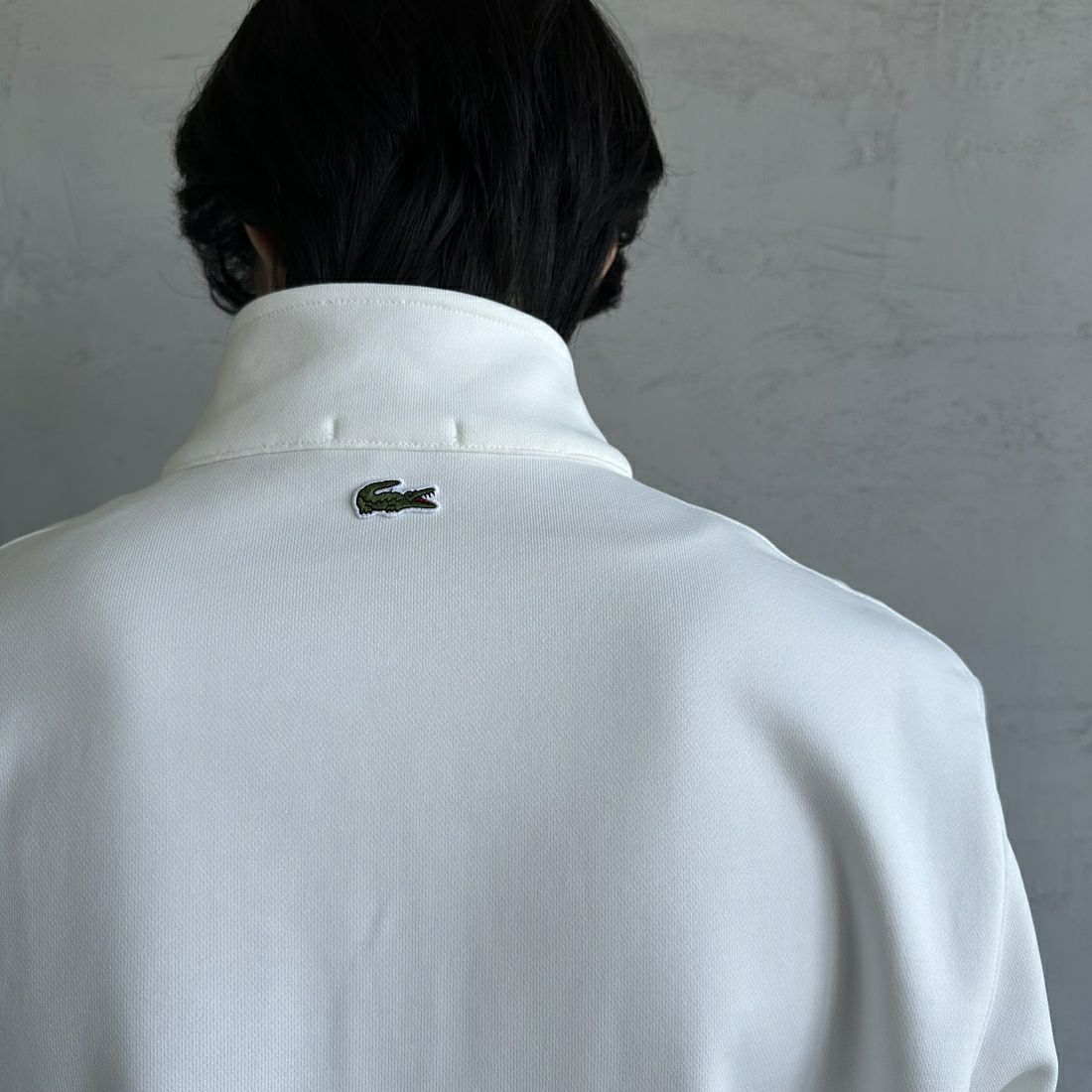 LACOSTE [ラコステ] ワンポイントプリントハーフジップスウェット [SH2735] 70V FLOUR &&モデル身長：179cm 着用サイズ：XL&&