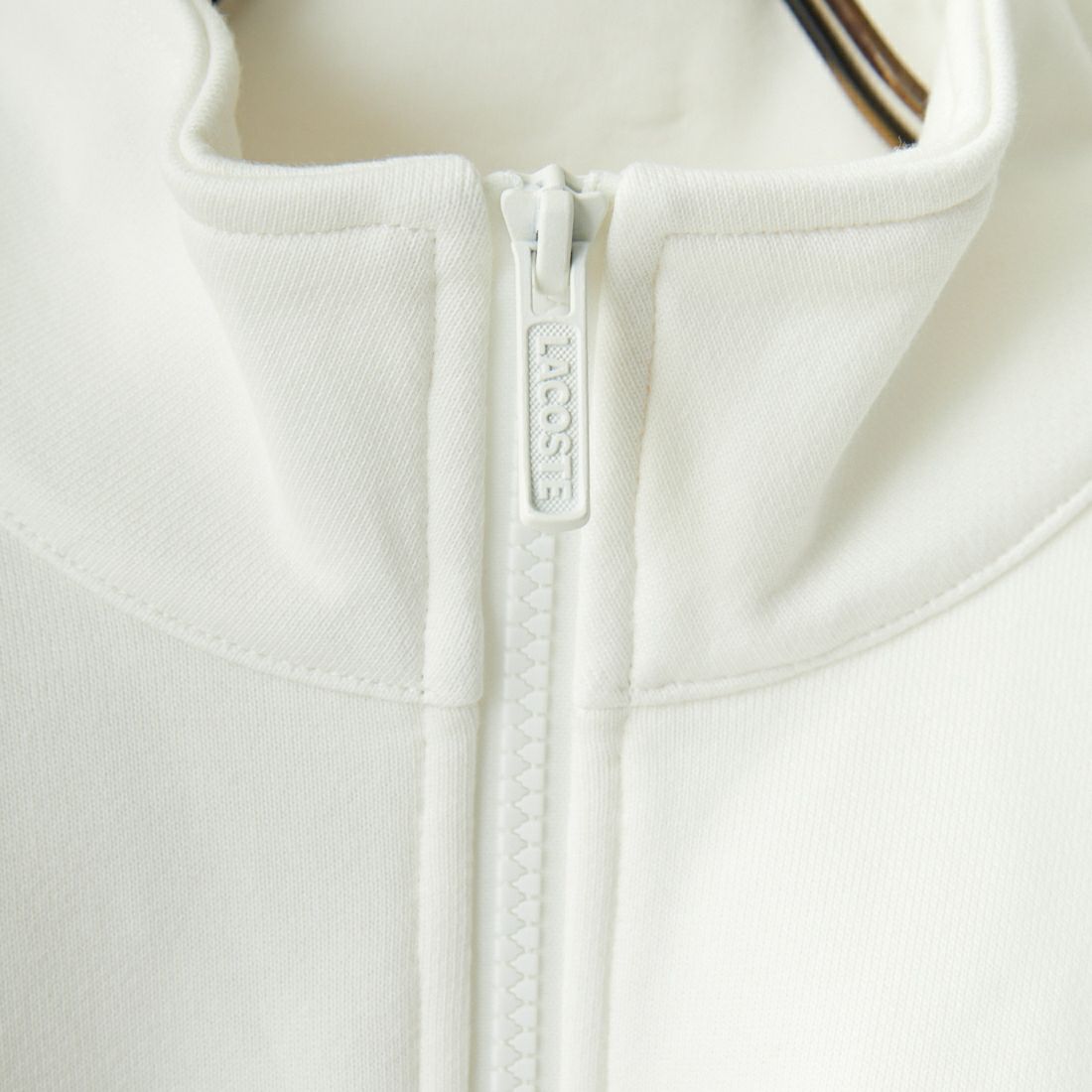LACOSTE [ラコステ] ワンポイントプリントハーフジップスウェット [SH2735] 70V FLOUR