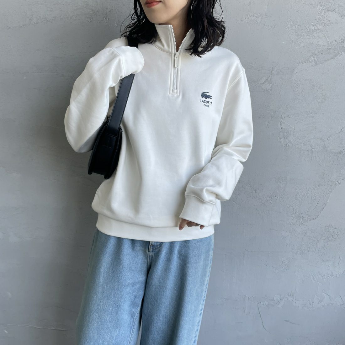 LACOSTE [ラコステ] ワンポイントプリントハーフジップスウェット [SH2735] 70V FLOUR &&モデル身長：160cm 着用サイズ：S&&