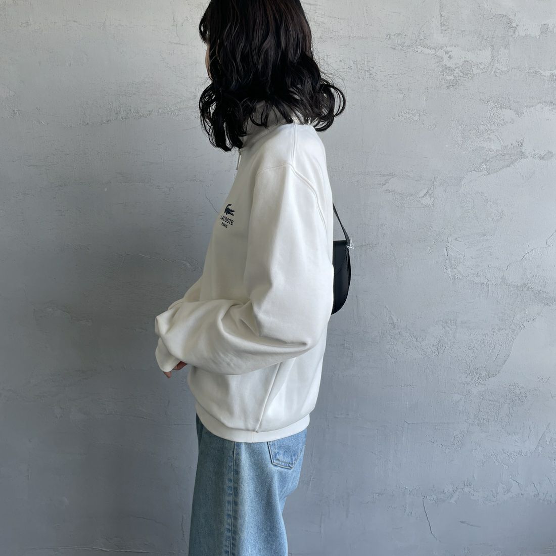 LACOSTE [ラコステ] ワンポイントプリントハーフジップスウェット [SH2735] 70V FLOUR &&モデル身長：160cm 着用サイズ：S&&