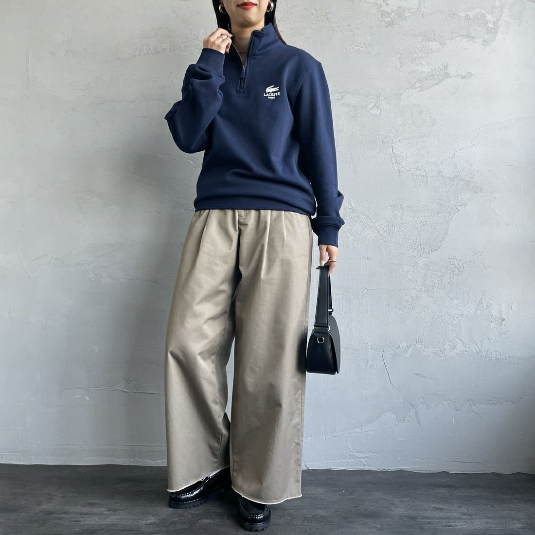 LACOSTE [ラコステ] ワンポイントプリントハーフジップスウェット [SH2735] 166 NAVY B &&モデル身長：163cm 着用サイズ：S&&