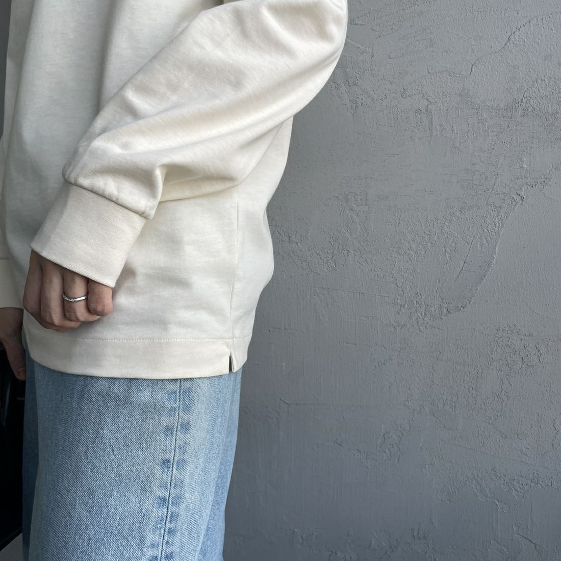 LACOSTE [ラコステ] ベーシックロングスリーブTシャツ [TH5583] XFJ ECRU &&モデル身長：160cm 着用サイズ：2&&