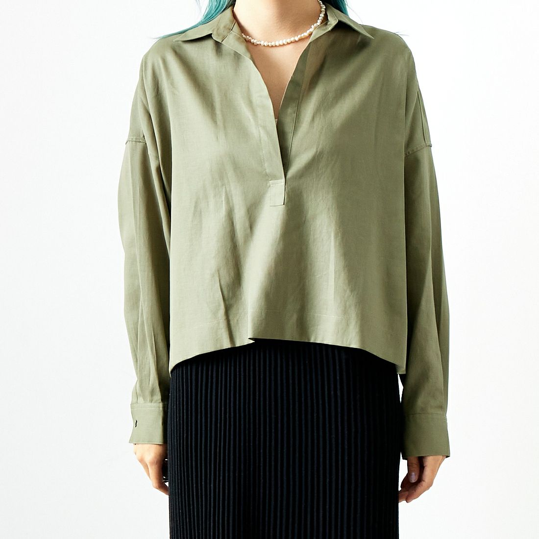 MICA&DEAL [マイカアンドディール] スキッパーショートブラウス [0124301209] KHAKI &&モデル身長：167cm 着用サイズ：F&&