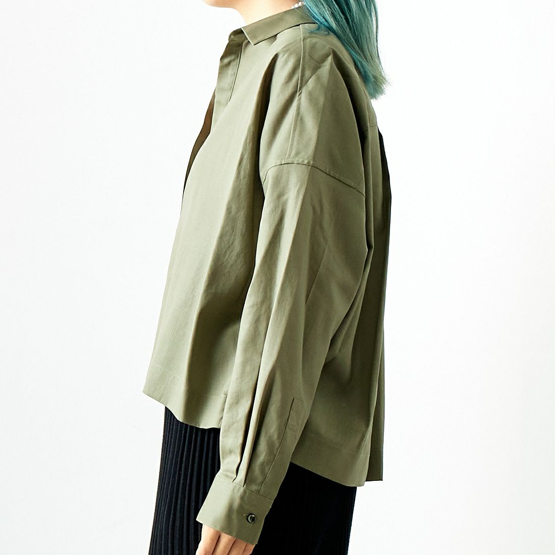 MICA&DEAL [マイカアンドディール] スキッパーショートブラウス [0124301209] KHAKI &&モデル身長：167cm 着用サイズ：F&&