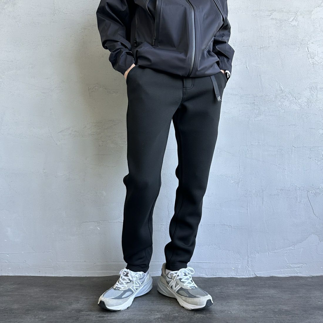 GRAMiCCi [グラミチ] 別注 テックニットスリムパンツ [GUP4-F1023-JF] BLACK &&モデル身長：168cm 着用サイズ：M&&
