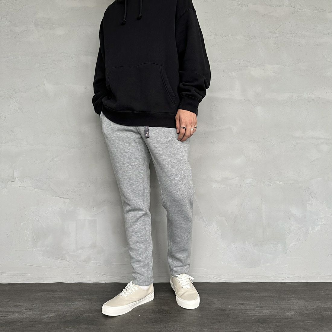 GRAMiCCi [グラミチ] 別注 テックニットスリムパンツ [GUP4-F1023-JF] GRAY &&モデル身長：173cm 着用サイズ：M&&