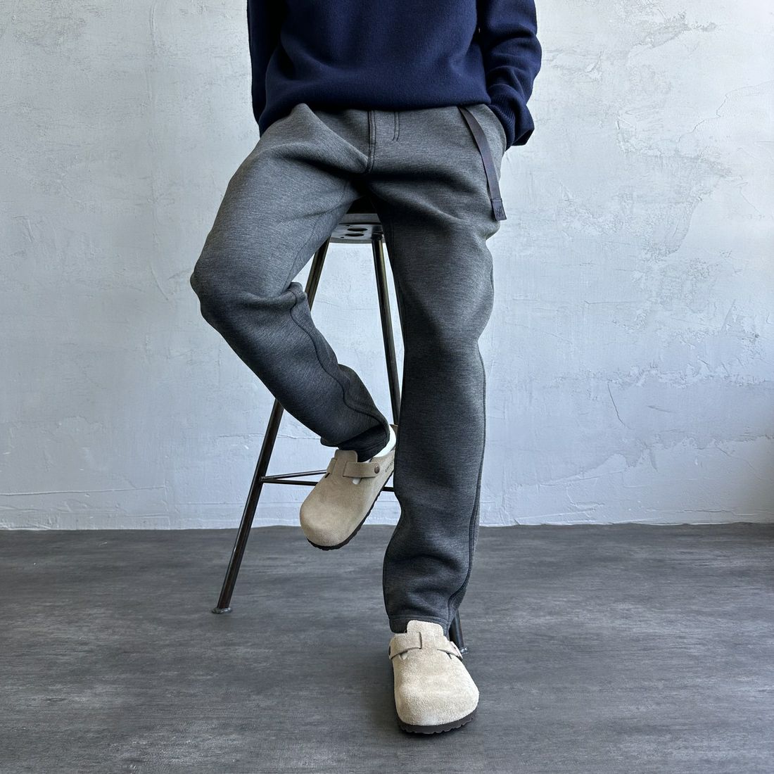 GRAMiCCi [グラミチ] 別注 テックニットスリムパンツ [GUP4-F1023-JF] CHARCOAL &&モデル身長：168cm 着用サイズ：L&&
