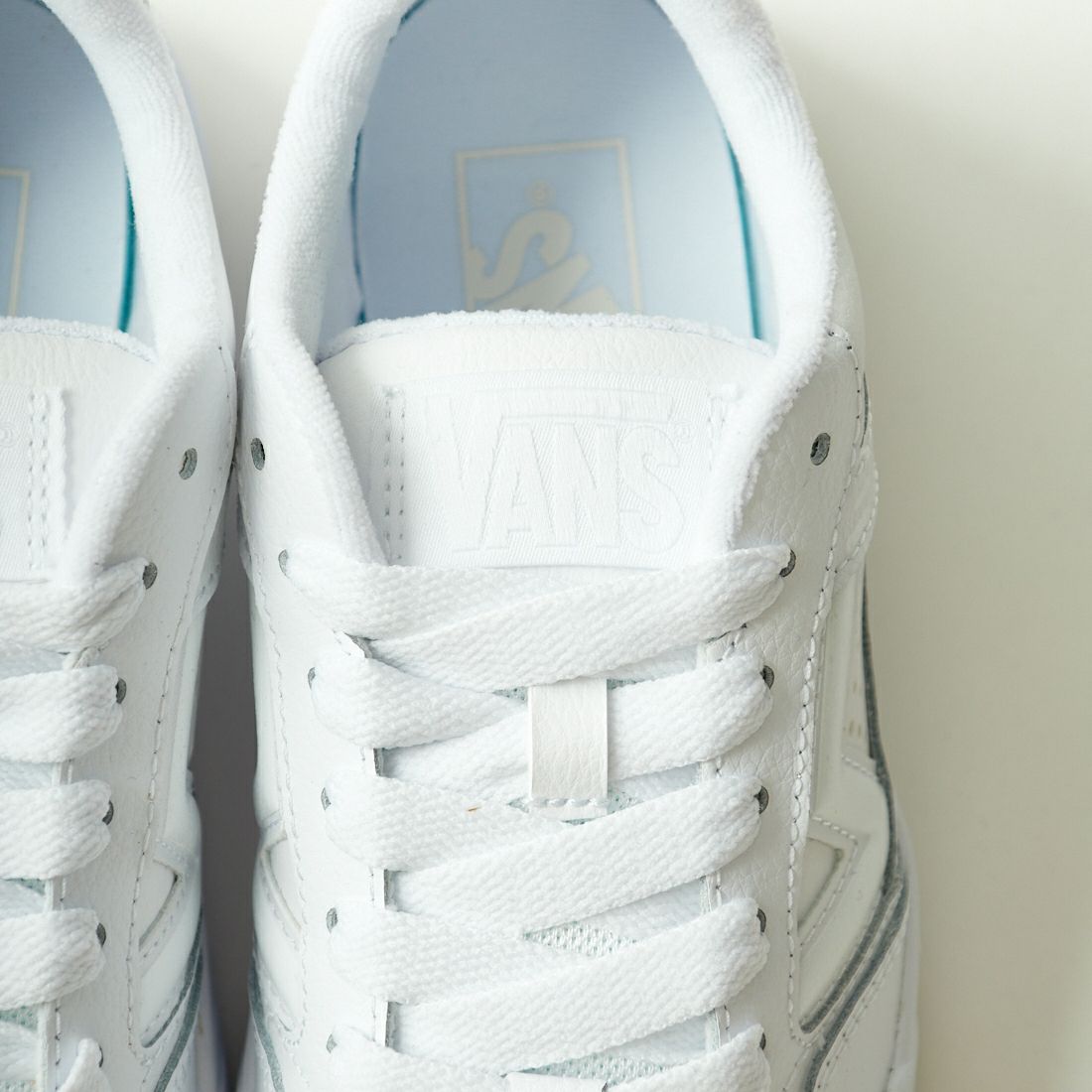 VANS [バンズ] アップランド [VN000D1HWWW] WHITE/WHIT