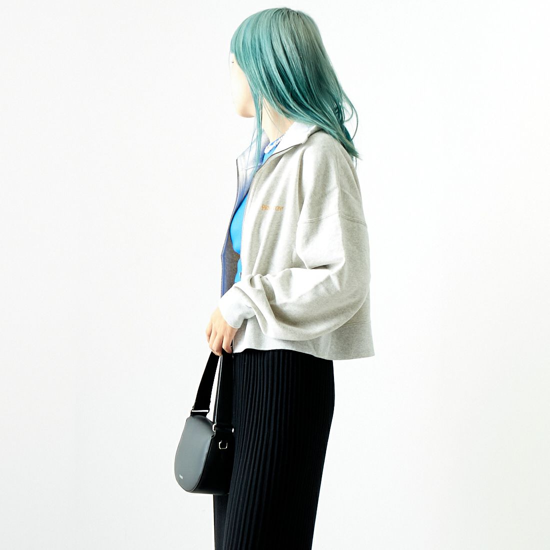 PENDLETON [ペンドルトン] ネイティブ柄 バックプリントジップアップスウェット [4475-7111] 76 A.GRAY &&モデル身長：167cm 着用サイズ：F&&