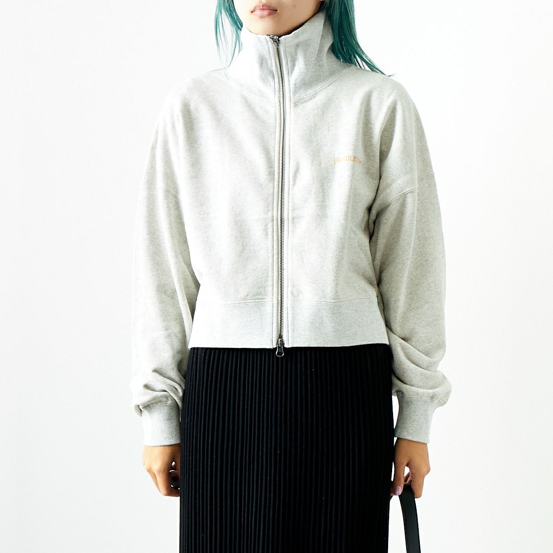 PENDLETON [ペンドルトン] ネイティブ柄 バックプリントジップアップスウェット [4475-7111] 76 A.GRAY &&モデル身長：167cm 着用サイズ：F&&