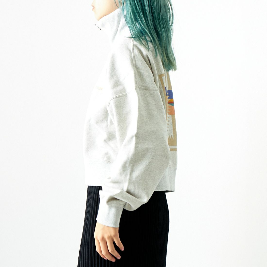 PENDLETON [ペンドルトン] ネイティブ柄 バックプリントジップアップスウェット [4475-7111] 76 A.GRAY &&モデル身長：167cm 着用サイズ：F&&