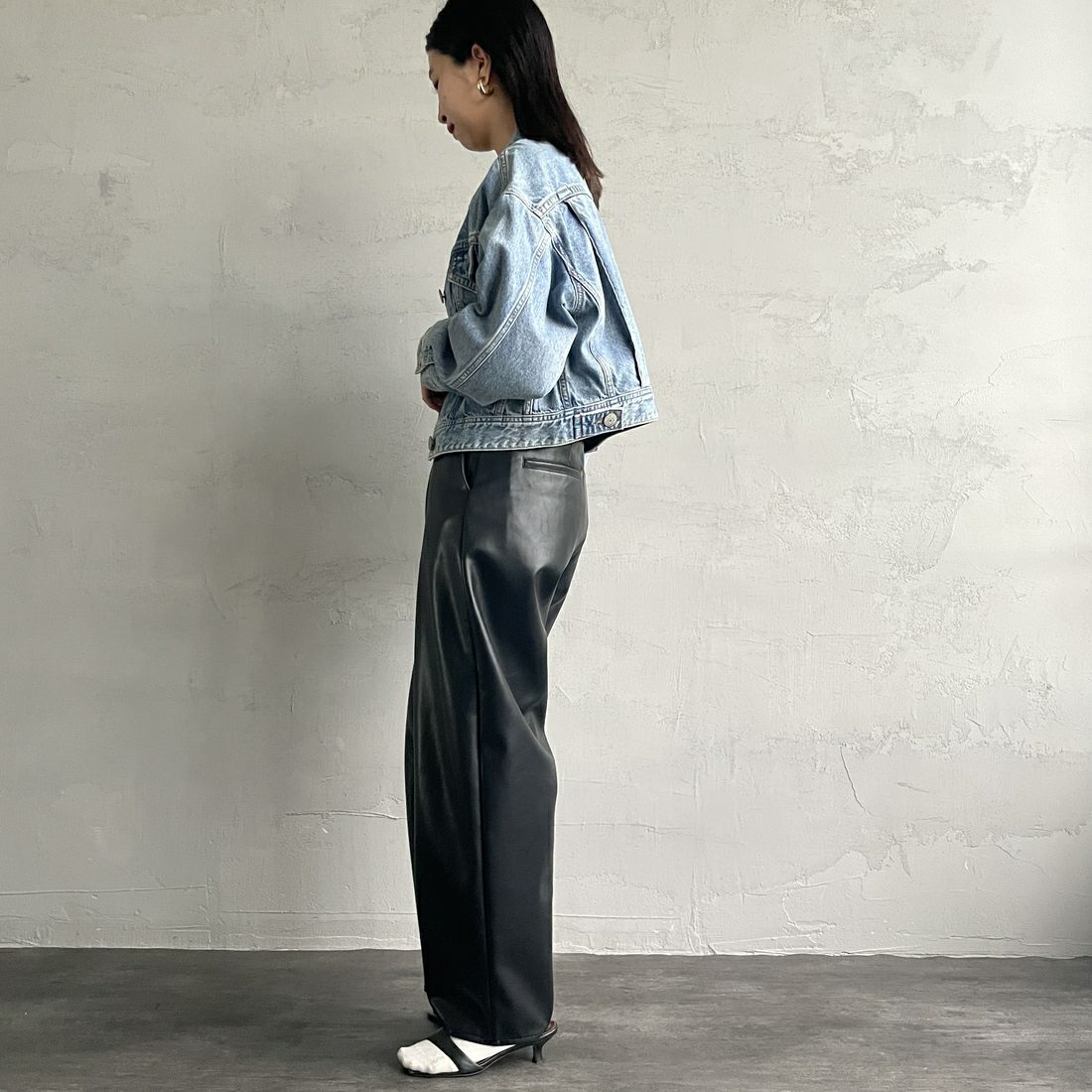 SOMETHING [サムシング] デニムジャケット [ST117] 98 L.BLUE &&モデル身長：163cm 着用サイズ：F&&