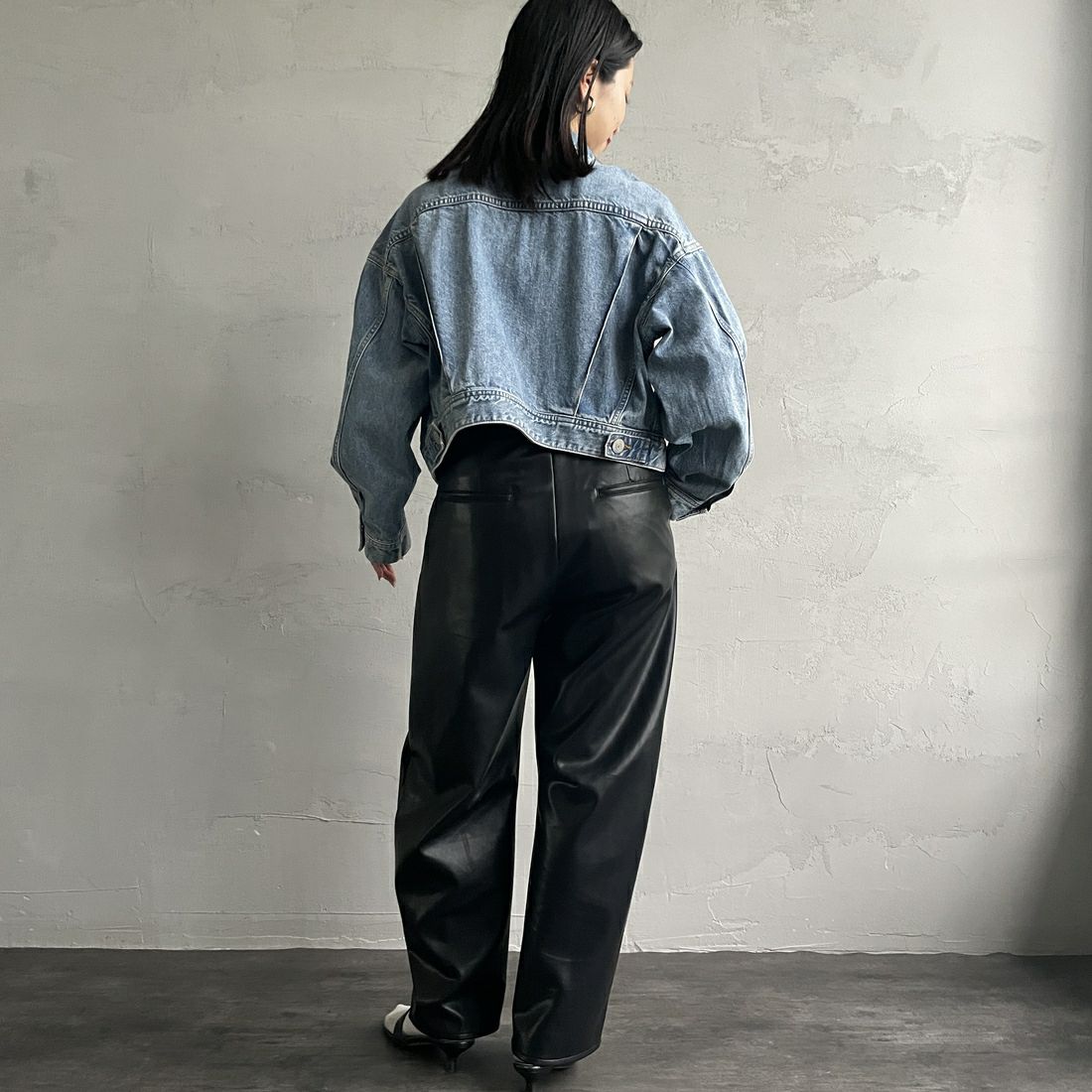 SOMETHING [サムシング] デニムジャケット [ST117] 98 L.BLUE &&モデル身長：163cm 着用サイズ：F&&