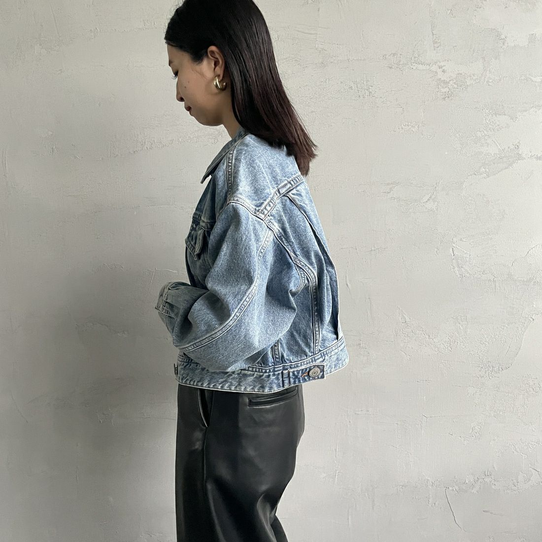 SOMETHING [サムシング] デニムジャケット [ST117] 98 L.BLUE &&モデル身長：163cm 着用サイズ：F&&