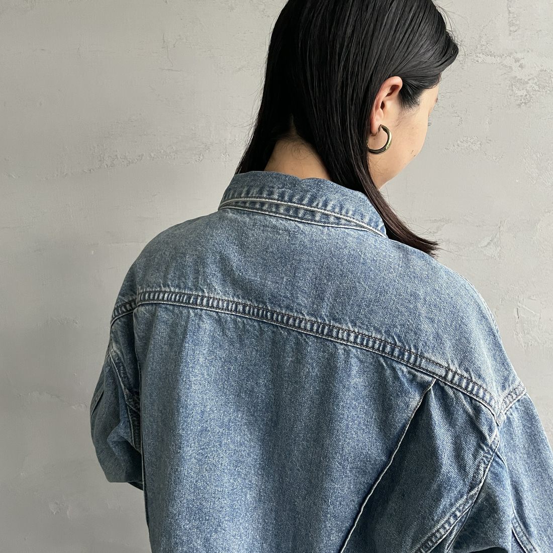 SOMETHING [サムシング] デニムジャケット [ST117] 98 L.BLUE &&モデル身長：163cm 着用サイズ：F&&