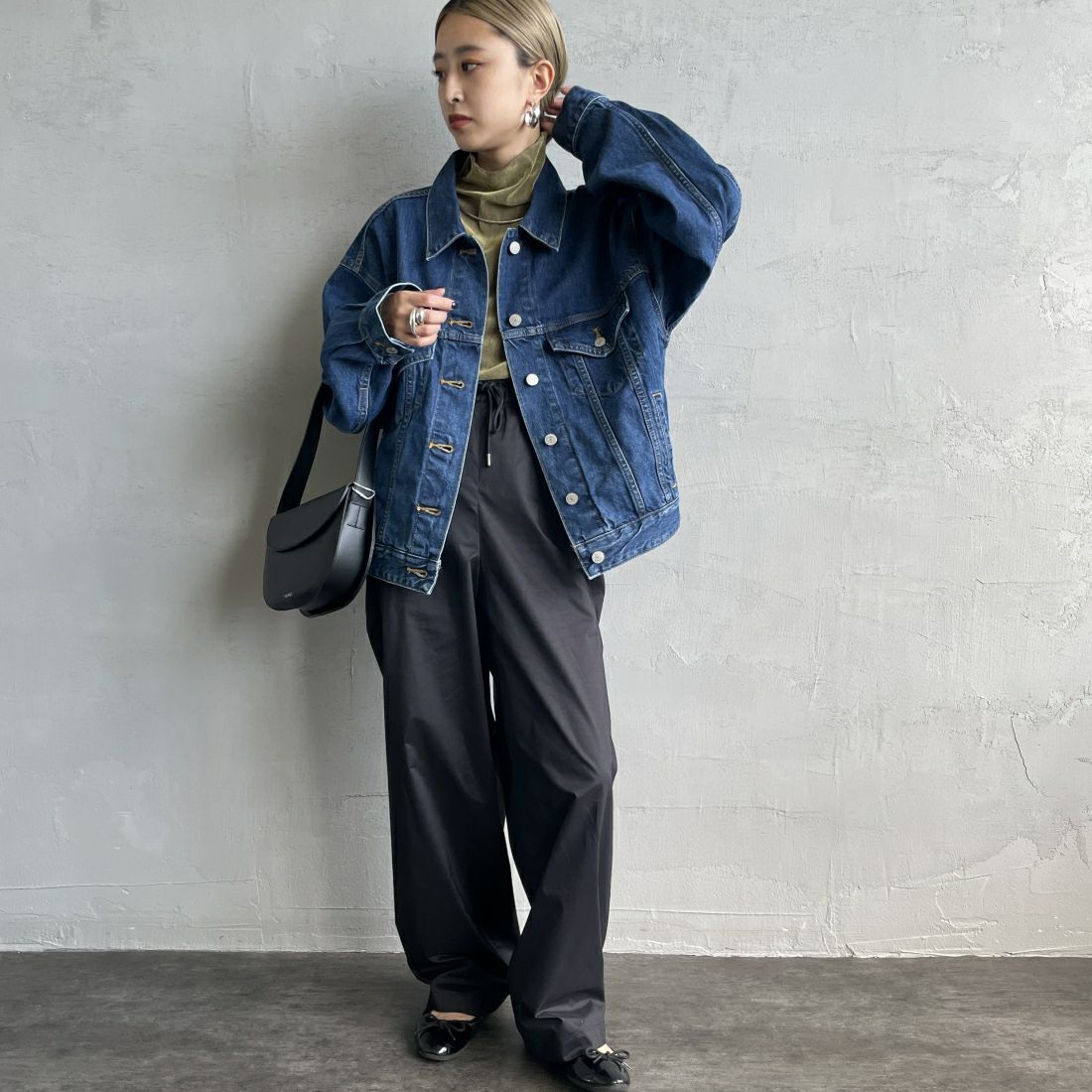 SOMETHING [サムシング] デニムジャケット [ST117] 92 M.BLUE &&モデル身長：150cm 着用サイズ：F&&