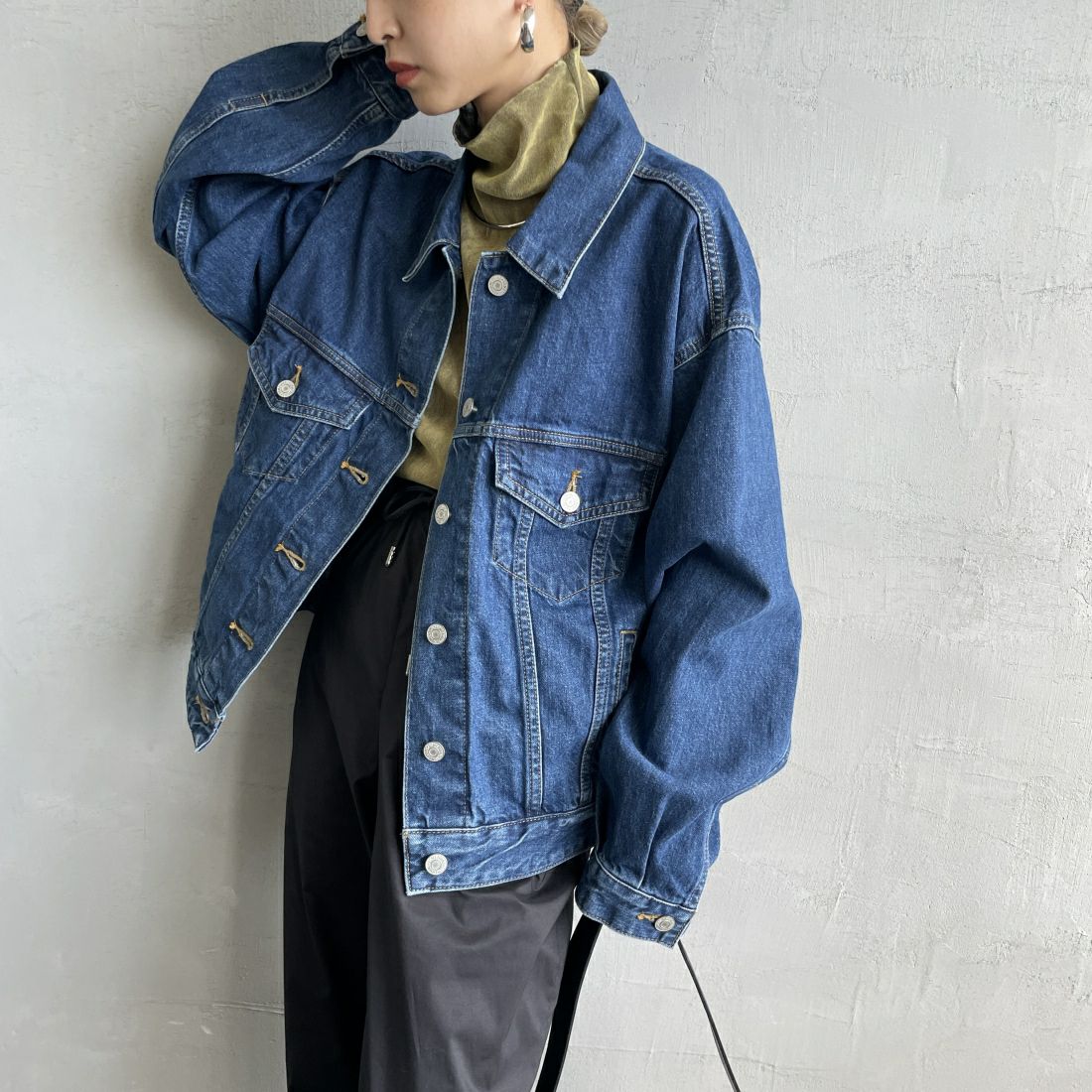 SOMETHING [サムシング] デニムジャケット [ST117] 92 M.BLUE &&モデル身長：150cm 着用サイズ：F&&