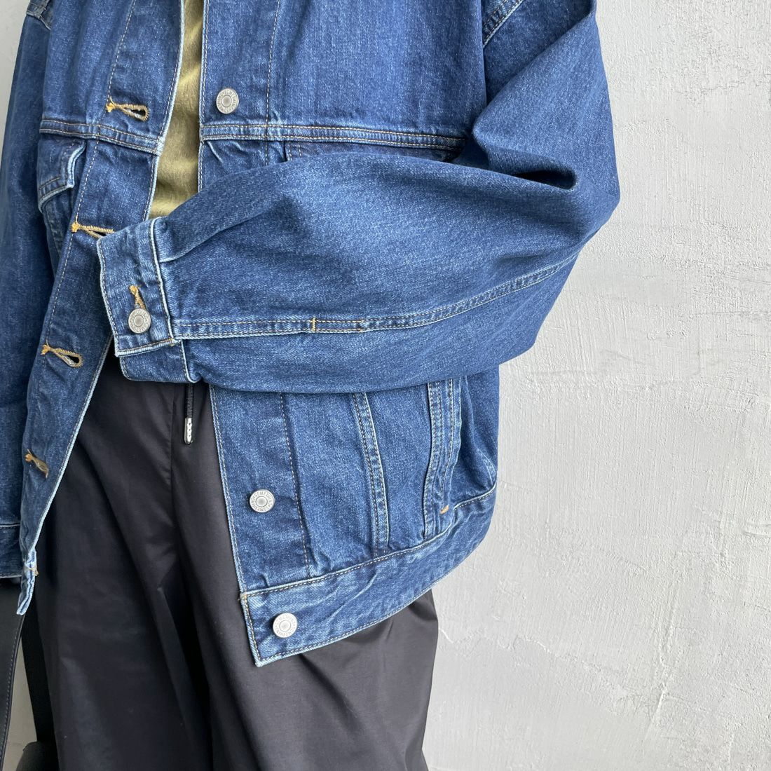 SOMETHING [サムシング] デニムジャケット [ST117] 92 M.BLUE &&モデル身長：150cm 着用サイズ：F&&