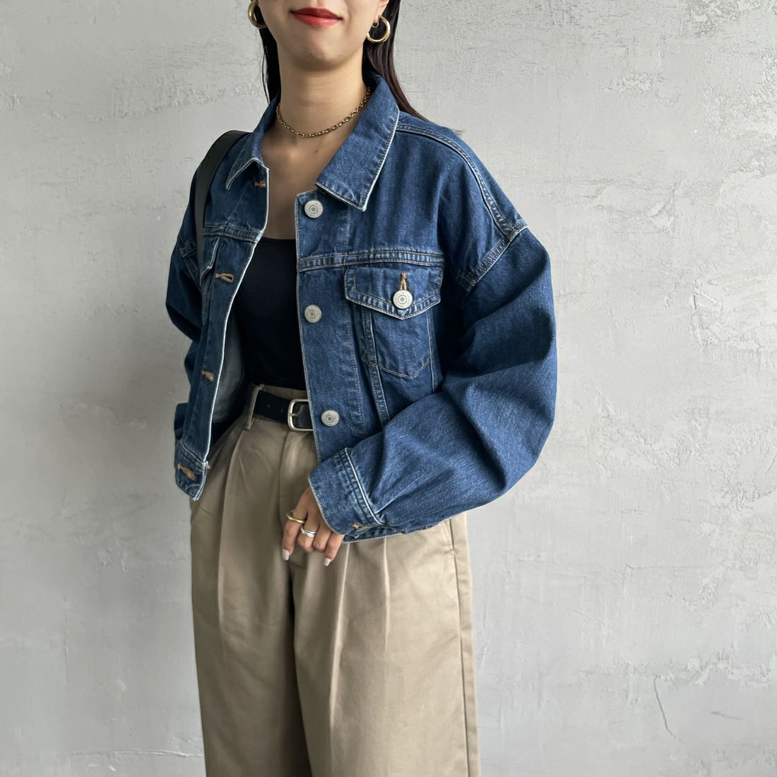 SOMETHING [サムシング] ビッグディティール デニムジャケット [ST118] 92 M.BLUE &&モデル身長：163cm 着用サイズ：F&&