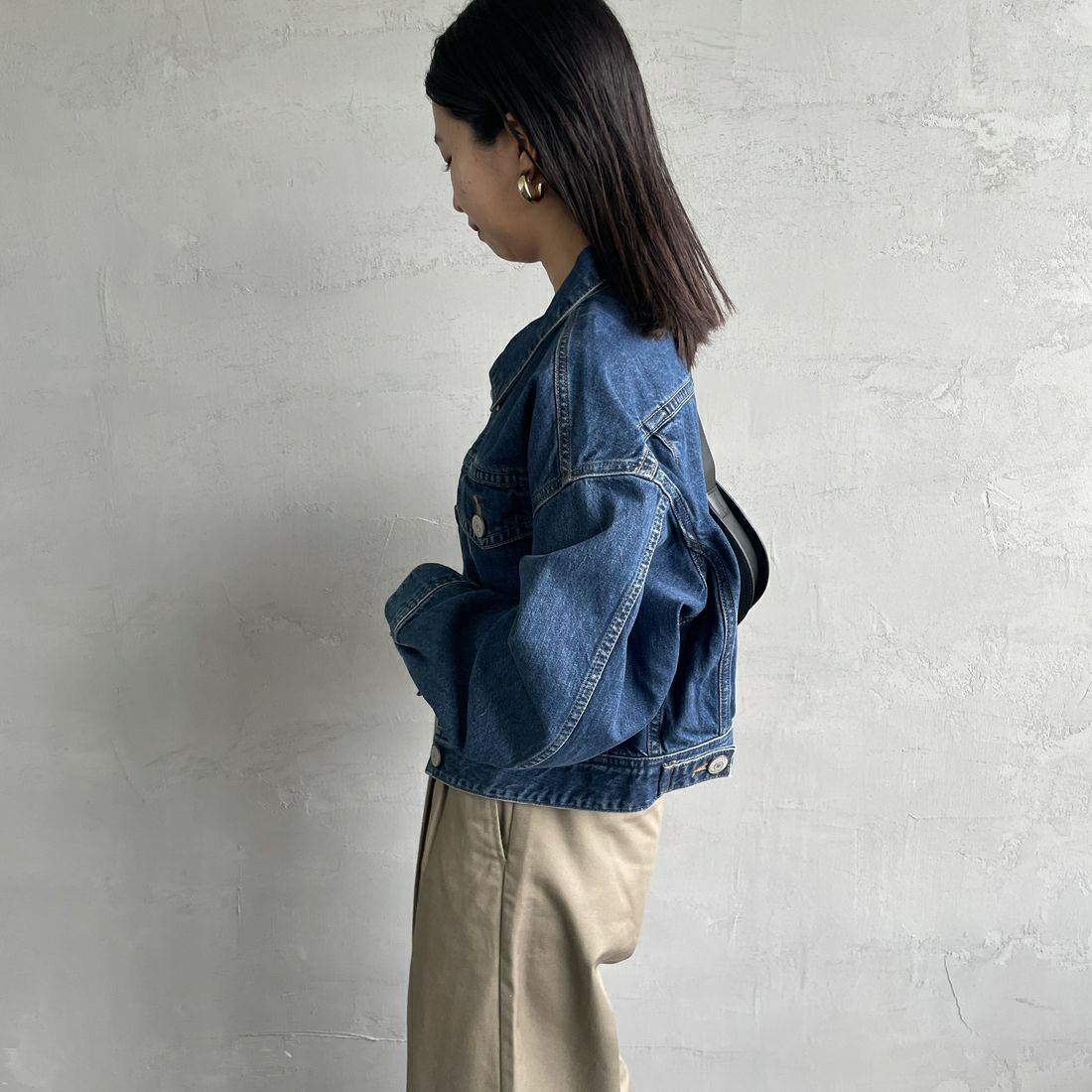 SOMETHING [サムシング] ビッグディティール デニムジャケット [ST118] 92 M.BLUE &&モデル身長：163cm 着用サイズ：F&&