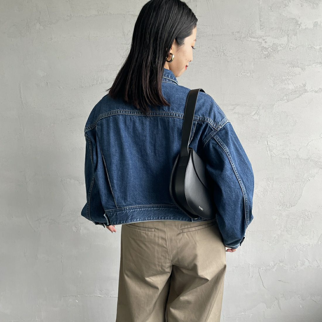 SOMETHING [サムシング] ビッグディティール デニムジャケット [ST118] 92 M.BLUE &&モデル身長：163cm 着用サイズ：F&&