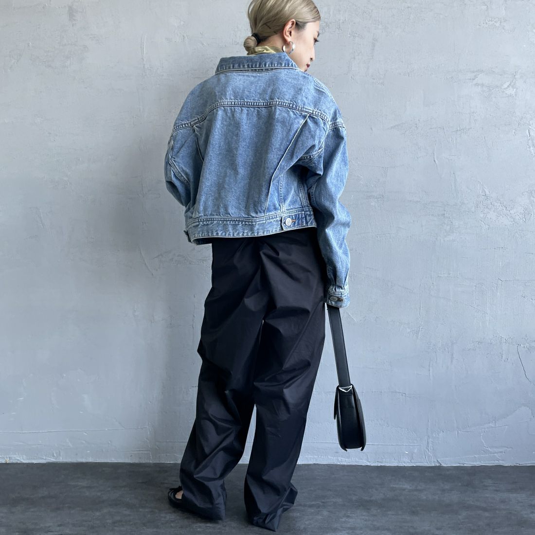 SOMETHING [サムシング] ビッグディティール デニムジャケット [ST118] 98 L.BLUE &&モデル身長：150cm 着用サイズ：F&&